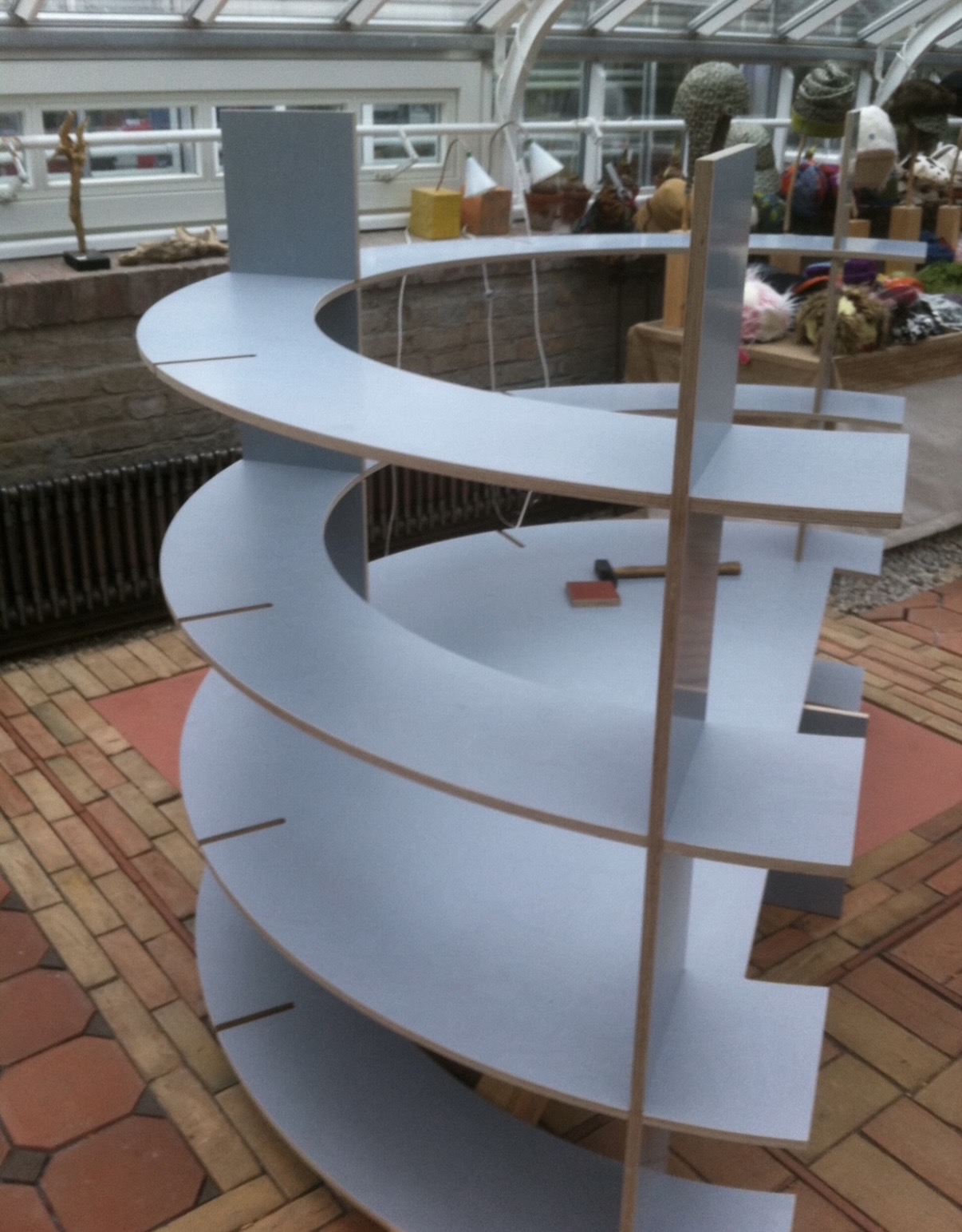 Leseregal (gebaut von J. Broch-Obermann)